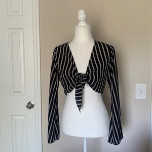 Fashion Nova, Cropped Long Sleeve Open Tie Front Top, Size XS/S, Black. Good.